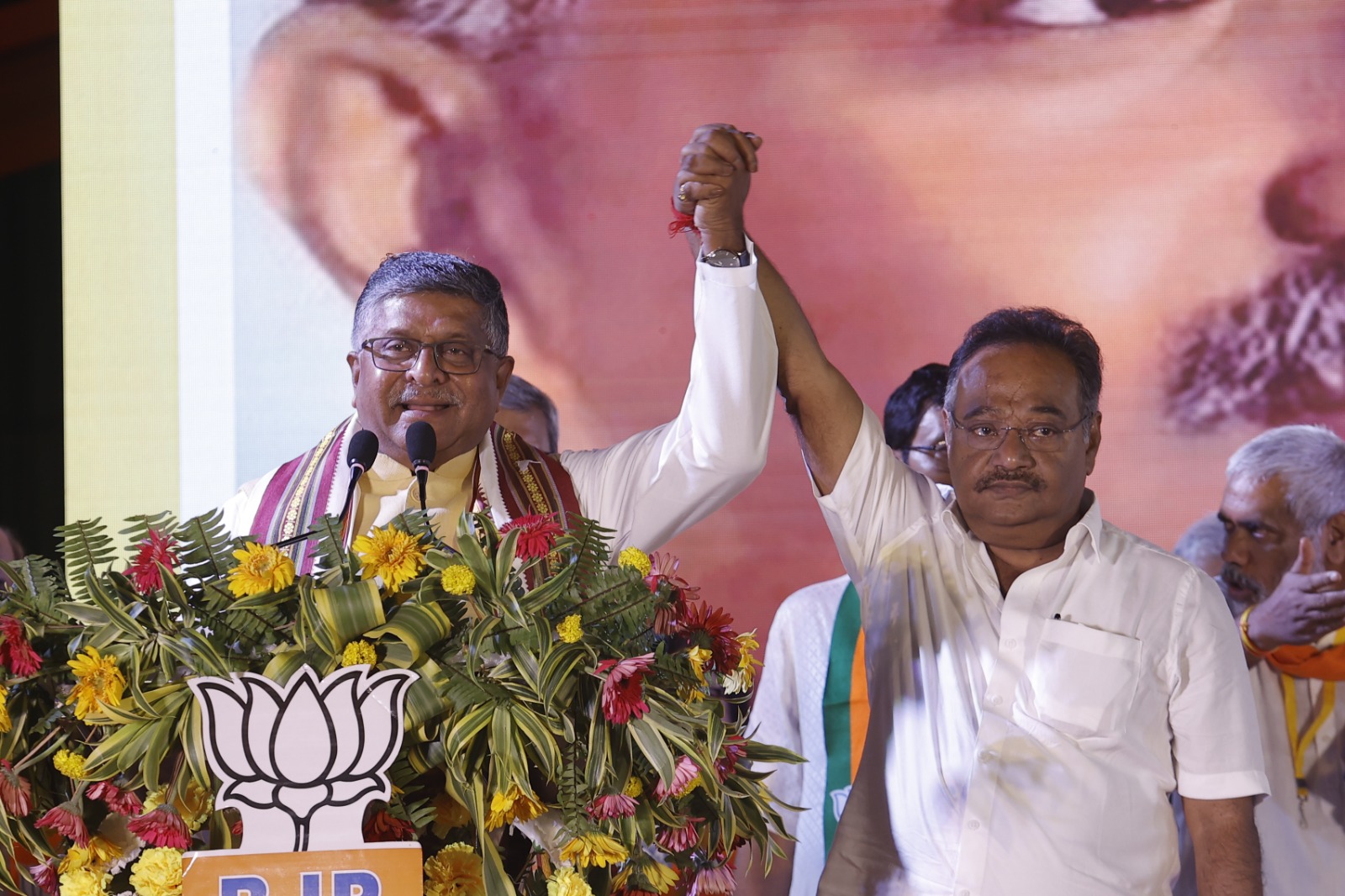 रवि शंकर प्रसाद और शमिक भट्टाचार्य रवि शंकर प्रसाद और शमिक भट्टाचार्य
