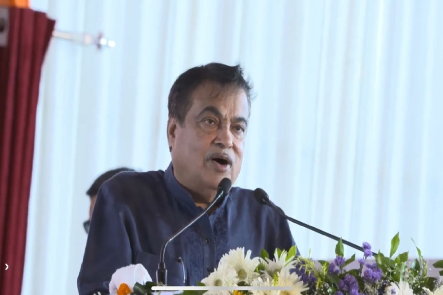 संबोधित करते केंद्रीय मंत्री नितिन गड़करी संबोधित करते केंद्रीय मंत्री नितिन गड़करी