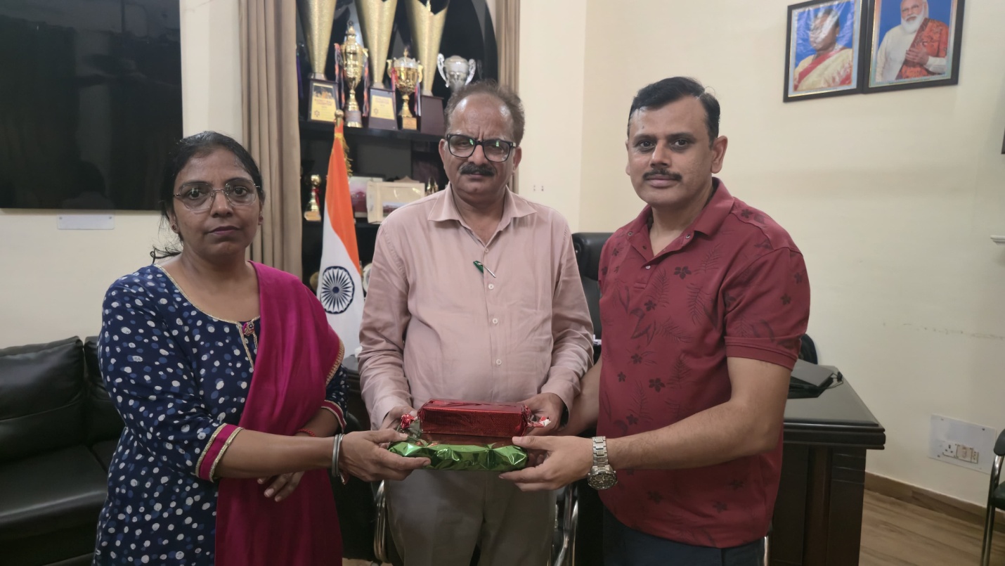 जम्मू के जीजीएम साइंस कॉलेज के प्रोफेसरों ने हंगरी में बढ़ाया शिक्षण संस्थान का मान जम्मू के जीजीएम साइंस कॉलेज के प्रोफेसरों ने हंगरी में बढ़ाया शिक्षण संस्थान का मान