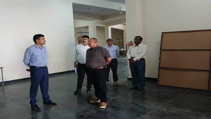 रायसेनः उप मुख्य निर्वाचन पदाधिकारी ने किया ईव्हीएम वेहयरहाउस का निरीक्षण रायसेनः उप मुख्य निर्वाचन पदाधिकारी ने किया ईव्हीएम वेहयरहाउस का निरीक्षण