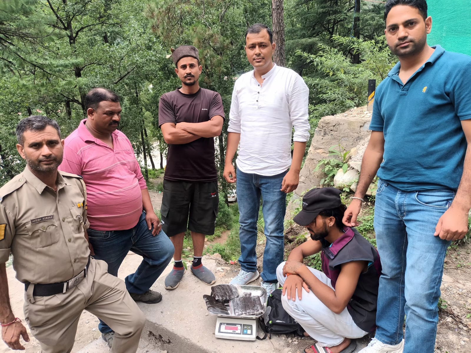 चरस के साथ चरस के साथ