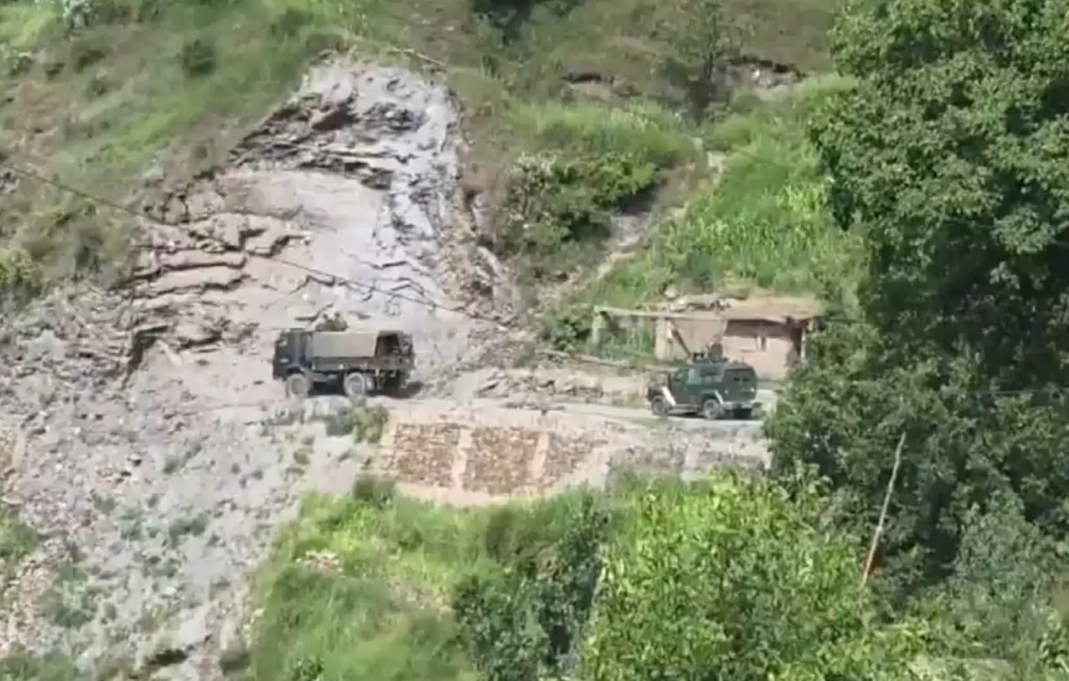 जम्मू-कश्मीर के किश्तवाड़ में आतंकियों की धरपकड़ के लिए तलाशी अभियान जारी जम्मू-कश्मीर के किश्तवाड़ में आतंकियों की धरपकड़ के लिए तलाशी अभियान जारी
