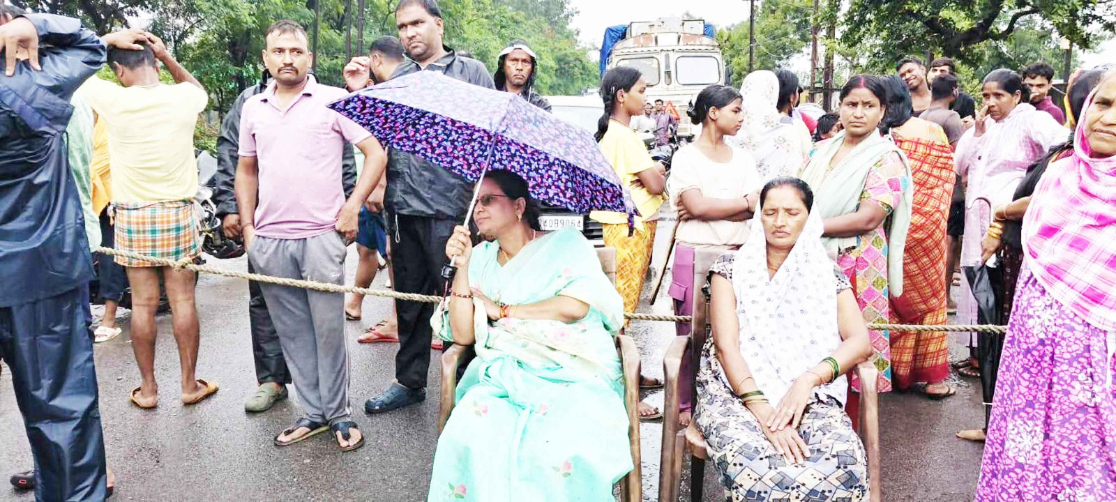 कोरबा : नागरिकों की सूचना पर महापौर पहुंची रिंग रोड बालको, बस्ती में जल भराव की स्थिति थी गंभीर, तत्काल करवाई जल की निकासी कोरबा : नागरिकों की सूचना पर महापौर पहुंची रिंग रोड बालको, बस्ती में जल भराव की स्थिति थी गंभीर, तत्काल करवाई जल की निकासी