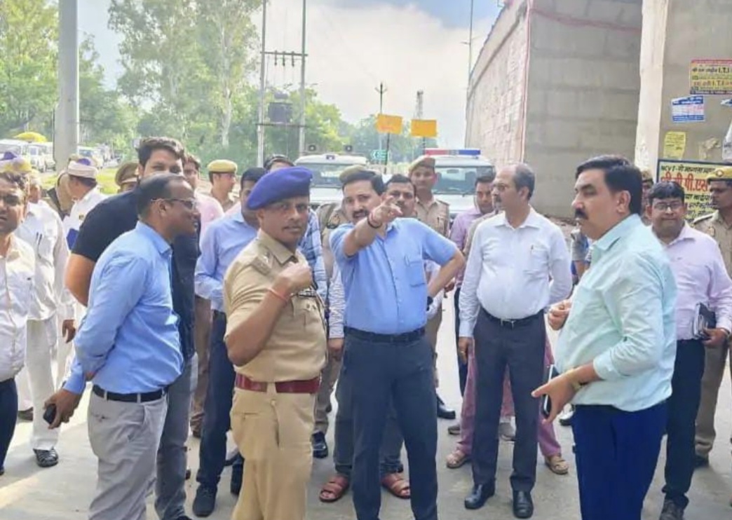 डीएम, एसपी ने किया कांवर रूटों का निरीक्षण डीएम, एसपी ने किया कांवर रूटों का निरीक्षण
