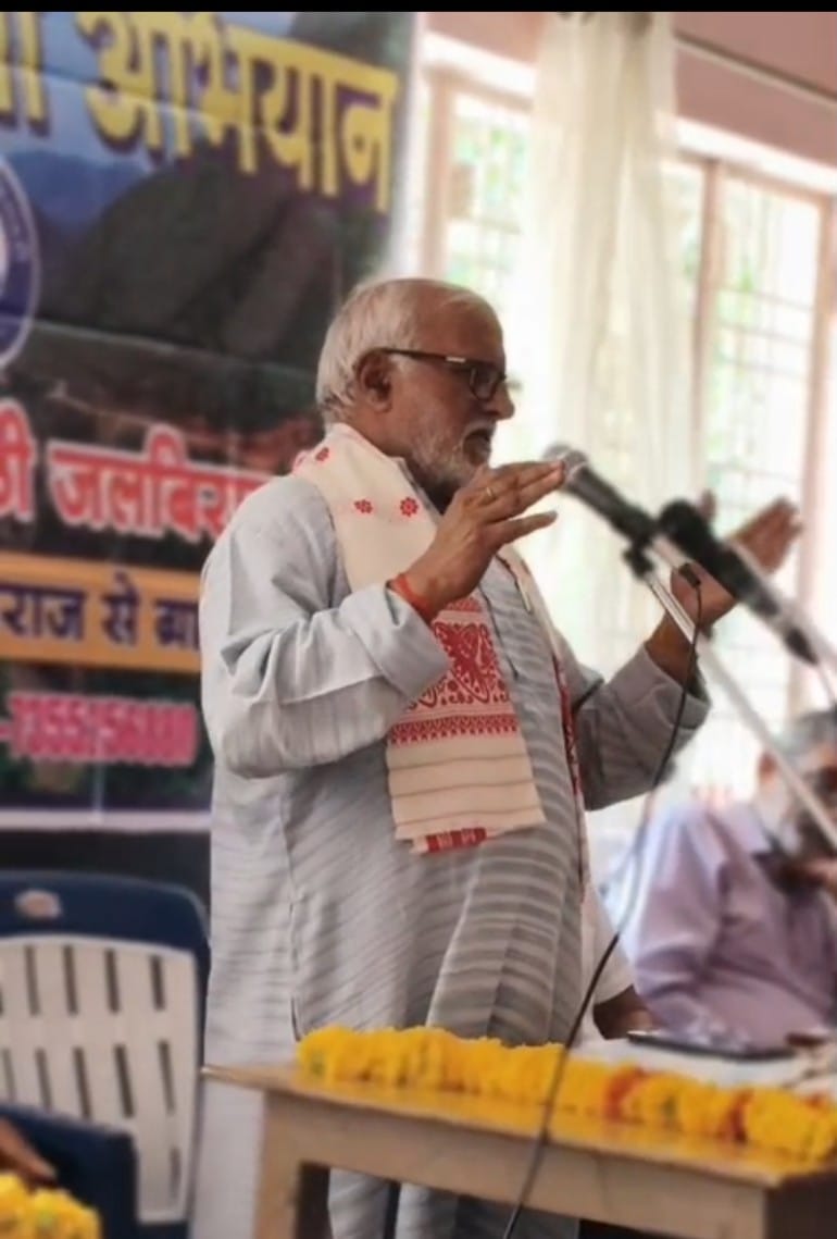 बोलते हुए पर्यावरण विद् डॉ अर्जुन प्रसाद पांडेय बोलते हुए पर्यावरण विद् डॉ अर्जुन प्रसाद पांडेय