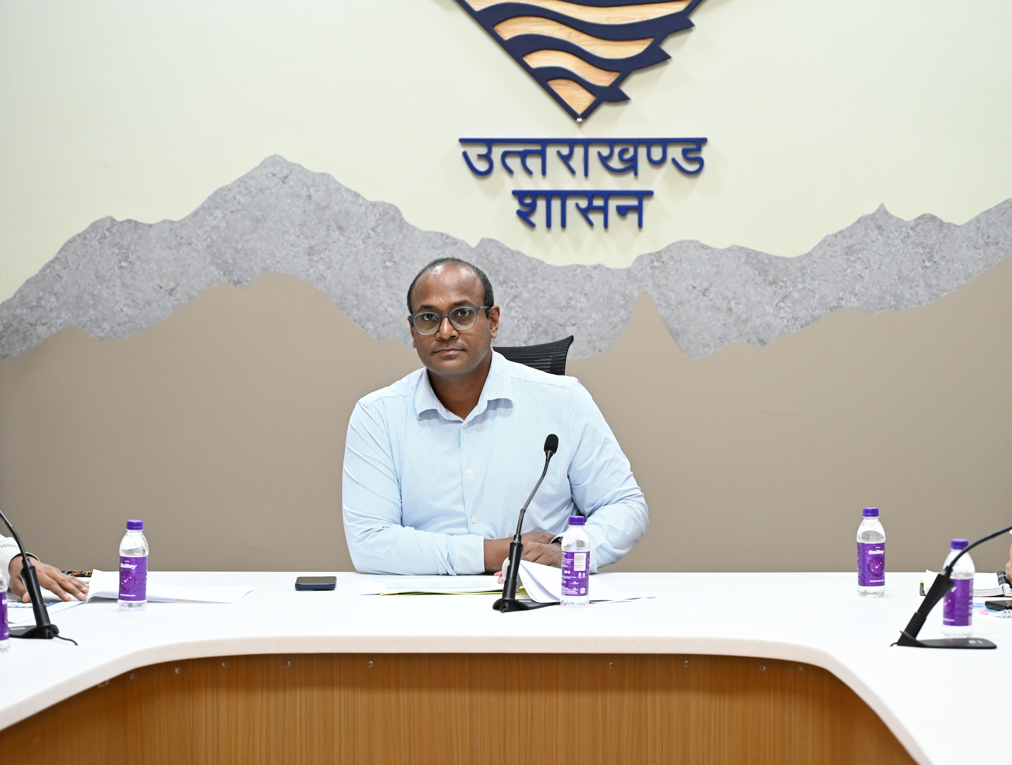 मुख्य निर्वाचन अधिकारी बैठक करते। मुख्य निर्वाचन अधिकारी बैठक करते।