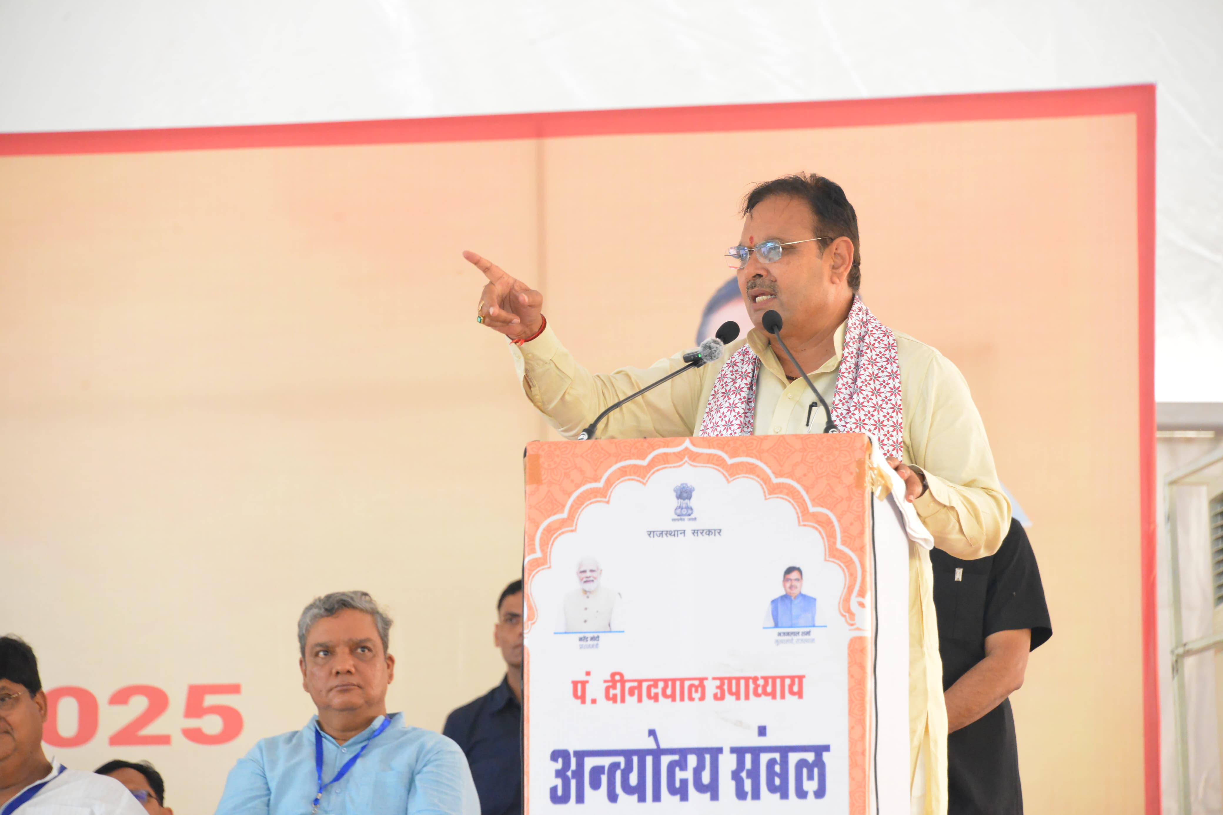 मुख्यमंत्री भजनलाल शर्मा सवाई माधोपुर में जनसभा को संबोधित करते हुए मुख्यमंत्री भजनलाल शर्मा सवाई माधोपुर में जनसभा को संबोधित करते हुए