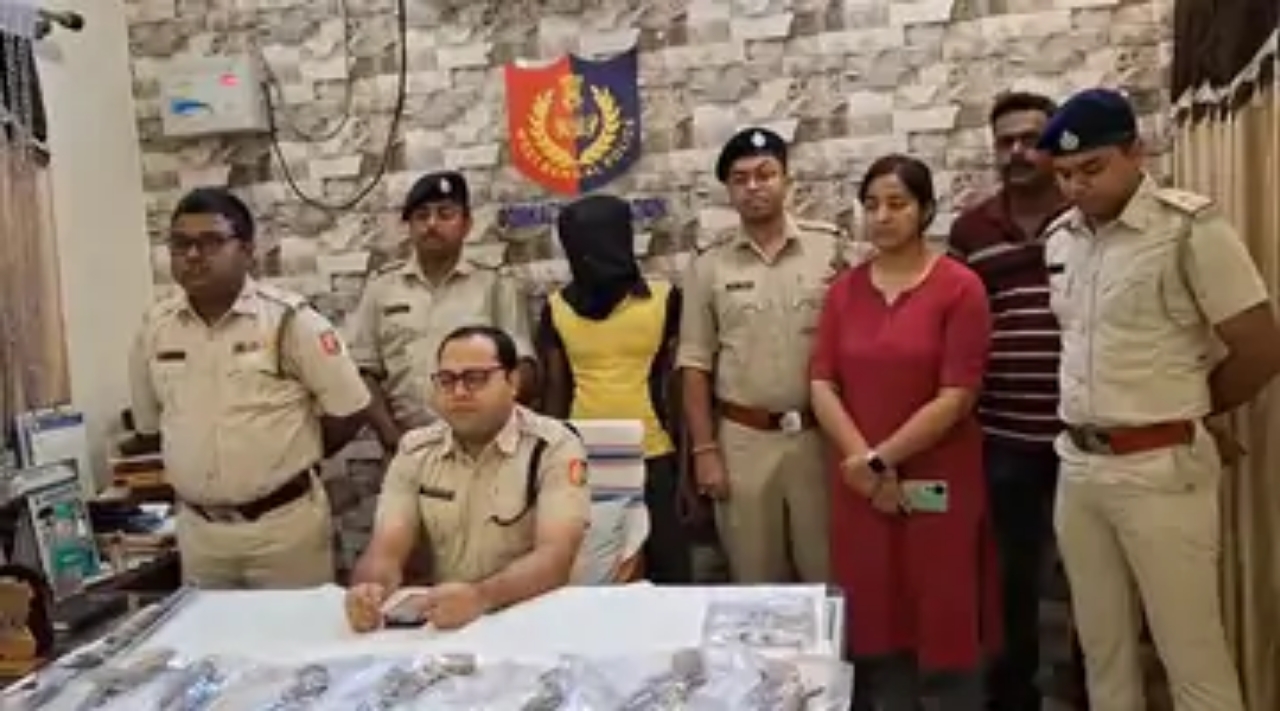 मुर्शिदाबाद पुलिस के हाथों गिरफ्तार व्यक्ति मुर्शिदाबाद पुलिस के हाथों गिरफ्तार व्यक्ति