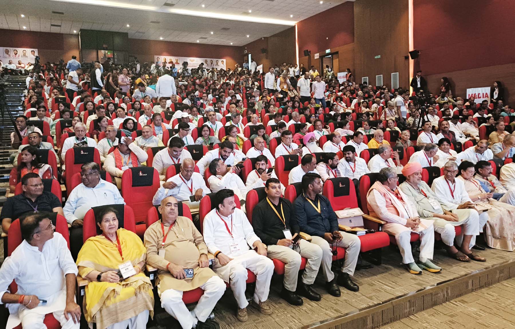 गुरुग्राम के मानेसर में आयोजित शहरी स्थानीय निकायों के अध्यक्षों के राष्ट्रीय सम्मेलन में मौजूद प्रतिनिधि। गुरुग्राम के मानेसर में आयोजित शहरी स्थानीय निकायों के अध्यक्षों के राष्ट्रीय सम्मेलन में मौजूद प्रतिनिधि।