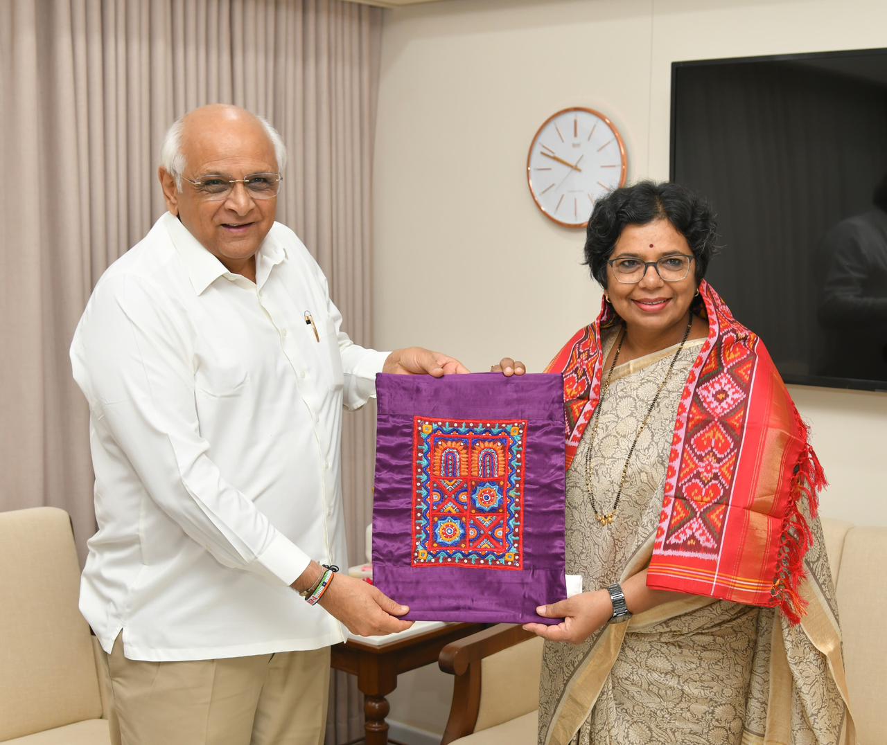 राष्ट्रीय महिला आयोग की अध्यक्ष विजया रहाटकर राष्ट्रीय महिला आयोग की अध्यक्ष विजया रहाटकर