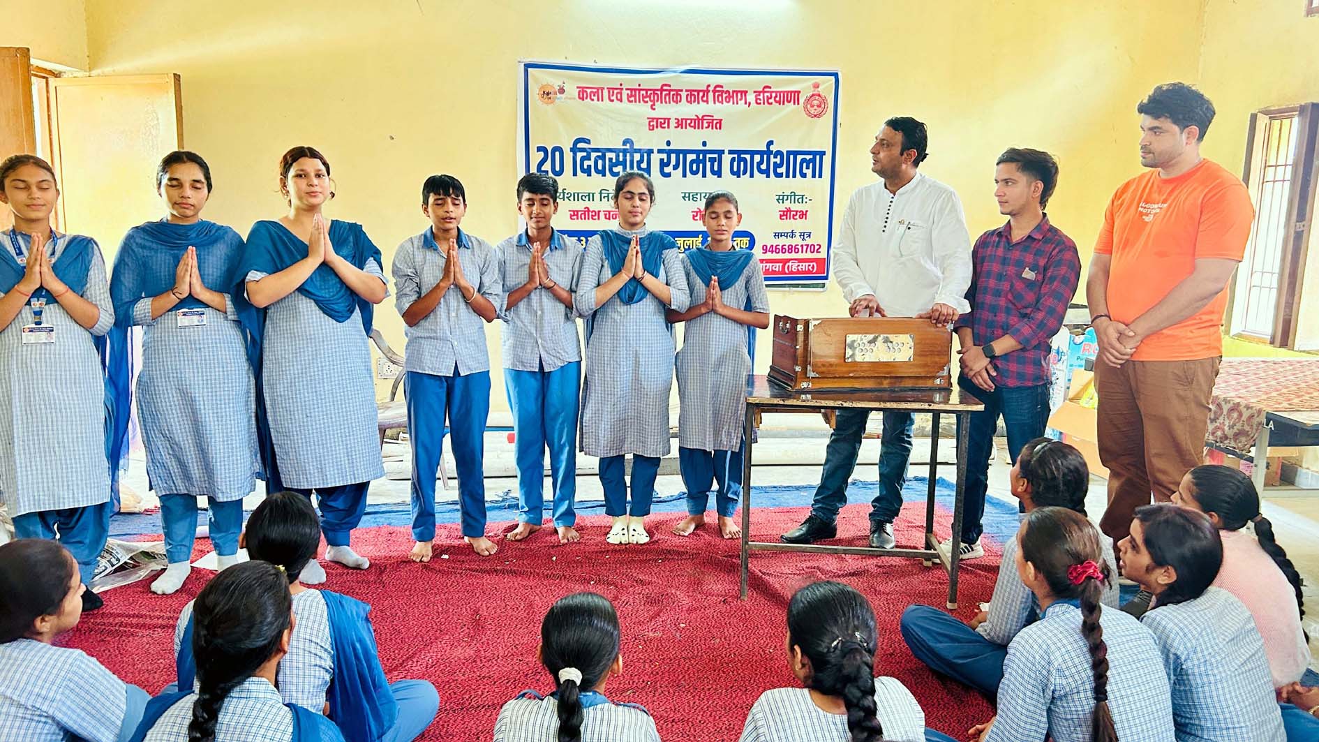 राजकीय कन्या वरिष्ठ माध्यमिक गंगवा में कार्यशाला के शुभारंभ पर प्रस्तुति देती छात्राएं। राजकीय कन्या वरिष्ठ माध्यमिक गंगवा में कार्यशाला के शुभारंभ पर प्रस्तुति देती छात्राएं।