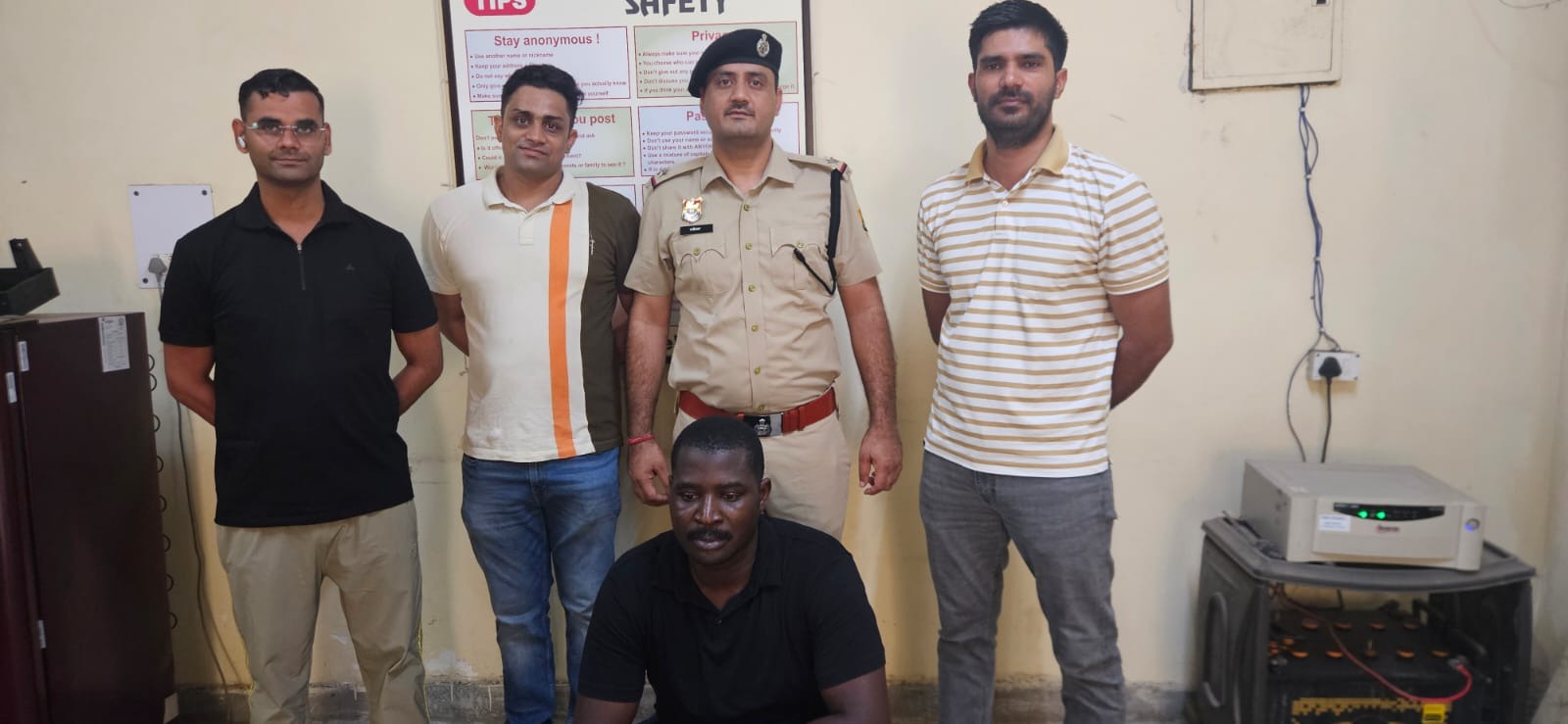 गिरफ्तार किया गया आरोपित गिरफ्तार किया गया आरोपित