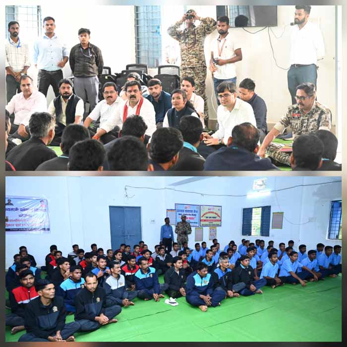 आत्मसमर्पित नक्सलियों से उपमुख्यमंत्री ने किया संवाद आत्मसमर्पित नक्सलियों से उपमुख्यमंत्री ने किया संवाद