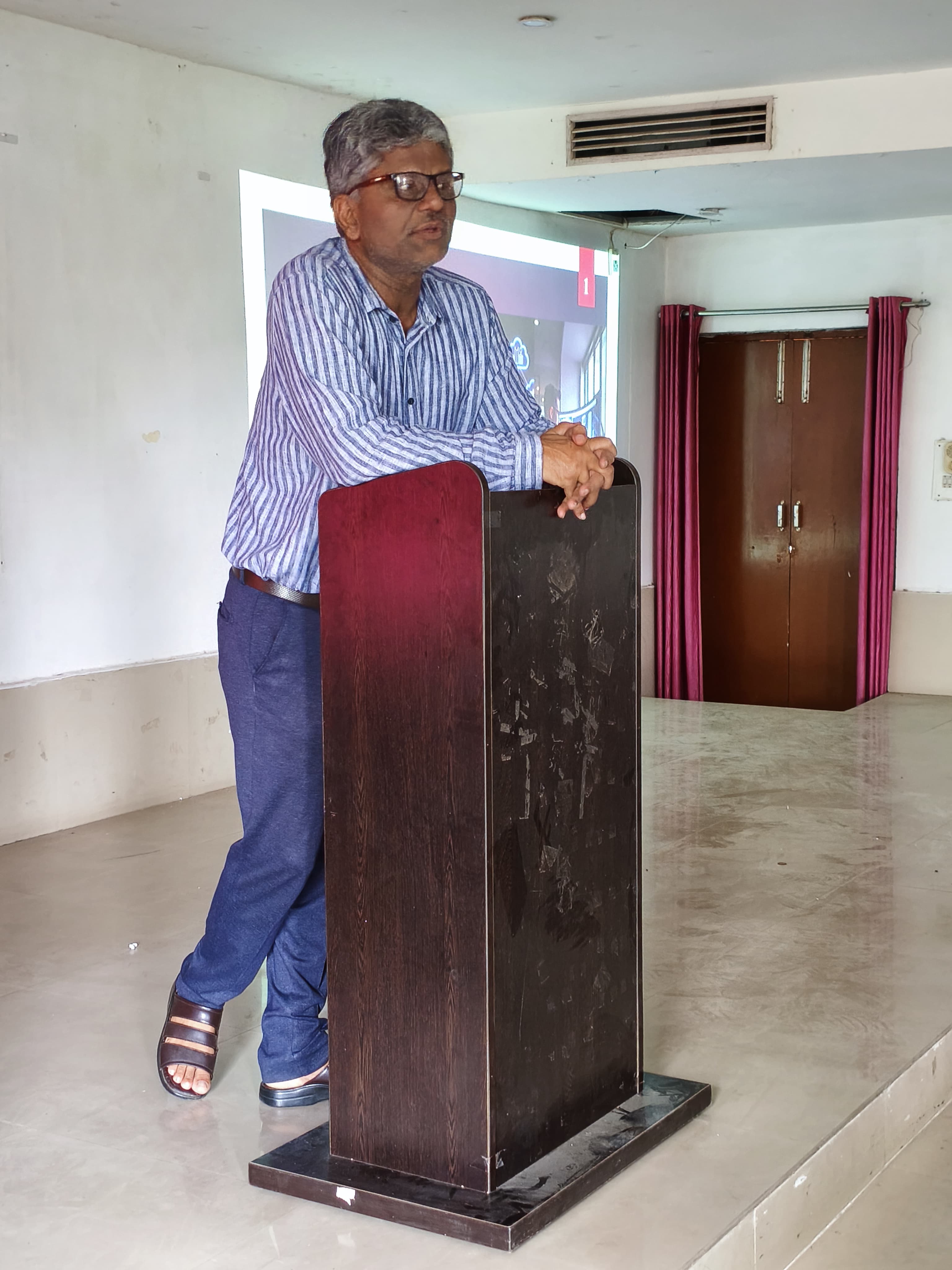 दो दिवसीय कार्यशाला में प्रो. एन के शर्मा सम्बोधन करते हुए दो दिवसीय कार्यशाला में प्रो. एन के शर्मा सम्बोधन करते हुए