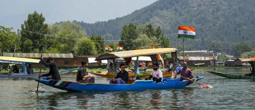 श्रीनगर के डल झील का नजारा श्रीनगर के डल झील का नजारा