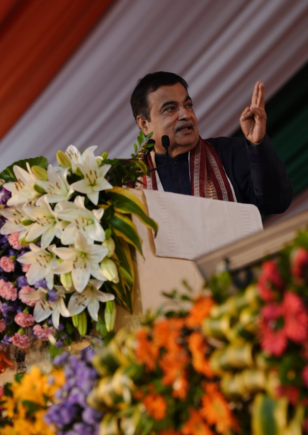 केंद्रीय मंत्री नितिन गडकरी कार्यक्रम को संबोधित करते हुए केंद्रीय मंत्री नितिन गडकरी कार्यक्रम को संबोधित करते हुए