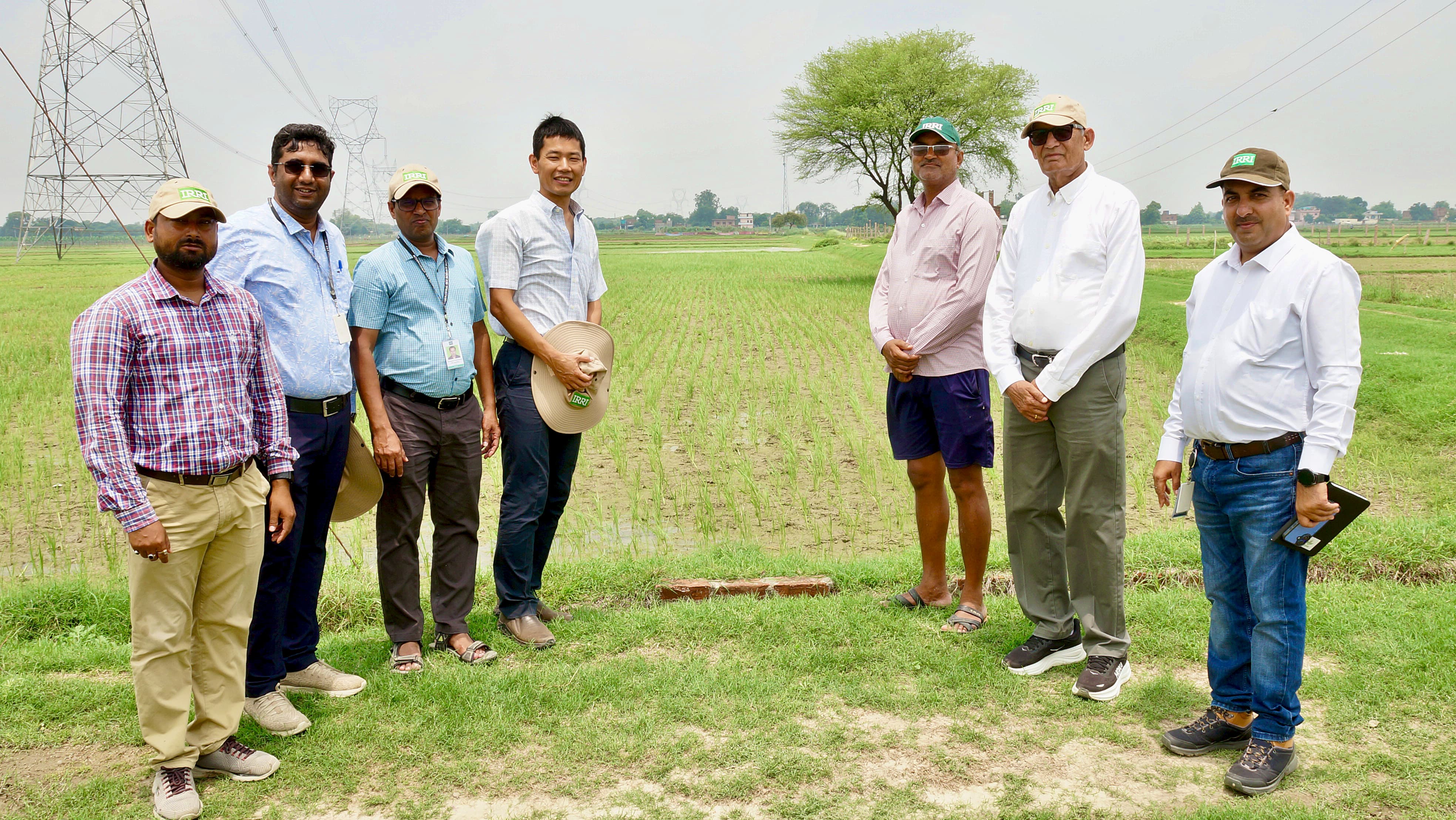 टोक्यो विश्वविद्यालय के प्रो. वाई. काटो पनियारा गांव में टोक्यो विश्वविद्यालय के प्रो. वाई. काटो पनियारा गांव में