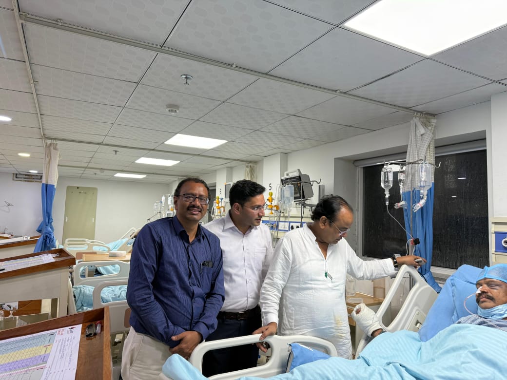 अस्पताल में मंत्री और खिलाड़ी विमल लकड़ा अस्पताल में मंत्री और खिलाड़ी विमल लकड़ा