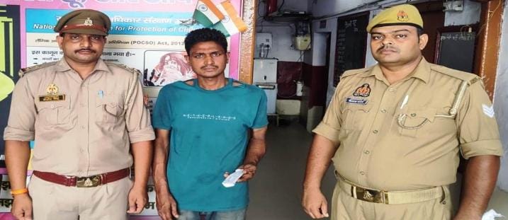 राजकीय रेलवे पुलिस मुरादाबाद द्वारा ट्रेनों में चोरी करने का पकड़ा गया आरोपित बकारूउदीन पुलिस गिरफ्त में। राजकीय रेलवे पुलिस मुरादाबाद द्वारा ट्रेनों में चोरी करने का पकड़ा गया आरोपित बकारूउदीन पुलिस गिरफ्त में।