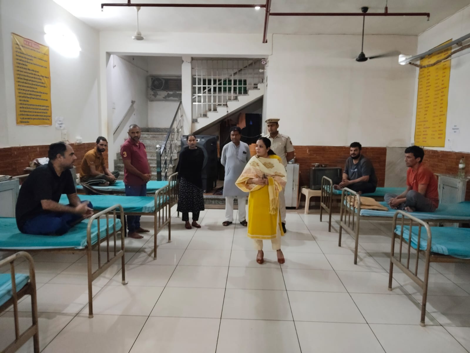 जांच करते हुए सीजेएम मोनिका। जांच करते हुए सीजेएम मोनिका।