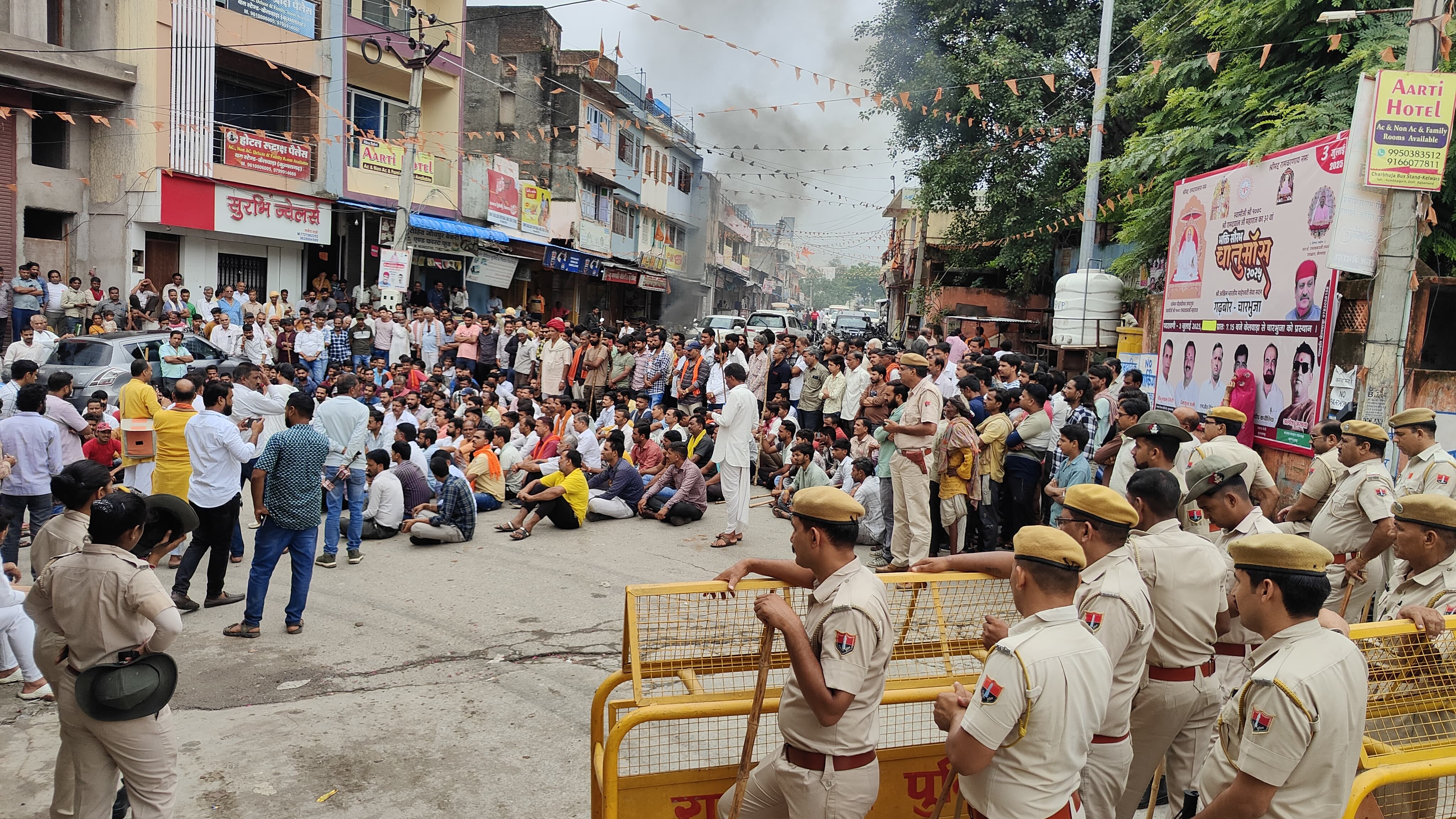 कुंभलगढ़ दुर्ग में मोहर्रम जुलूस की चर्चा पर हिन्दू संगठन नाराज, बाजार बंद, विरोध प्रदर्शन कुंभलगढ़ दुर्ग में मोहर्रम जुलूस की चर्चा पर हिन्दू संगठन नाराज, बाजार बंद, विरोध प्रदर्शन
