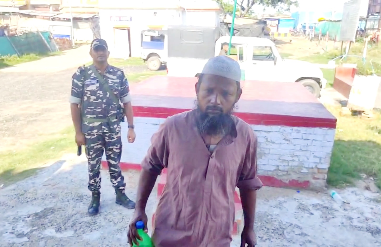 पकड़ा गया बांग्लादेशी नागरिक पकड़ा गया बांग्लादेशी नागरिक