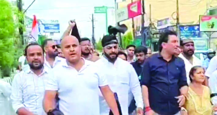 विरोध करते कांग्रेसी विरोध करते कांग्रेसी