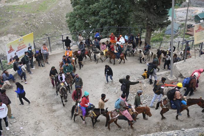 उत्तर प्रदेश के एक तीर्थयात्री की शेषनाग बेस कैंप में बेहोश होने के बाद मौत उत्तर प्रदेश के एक तीर्थयात्री की शेषनाग बेस कैंप में बेहोश होने के बाद मौत