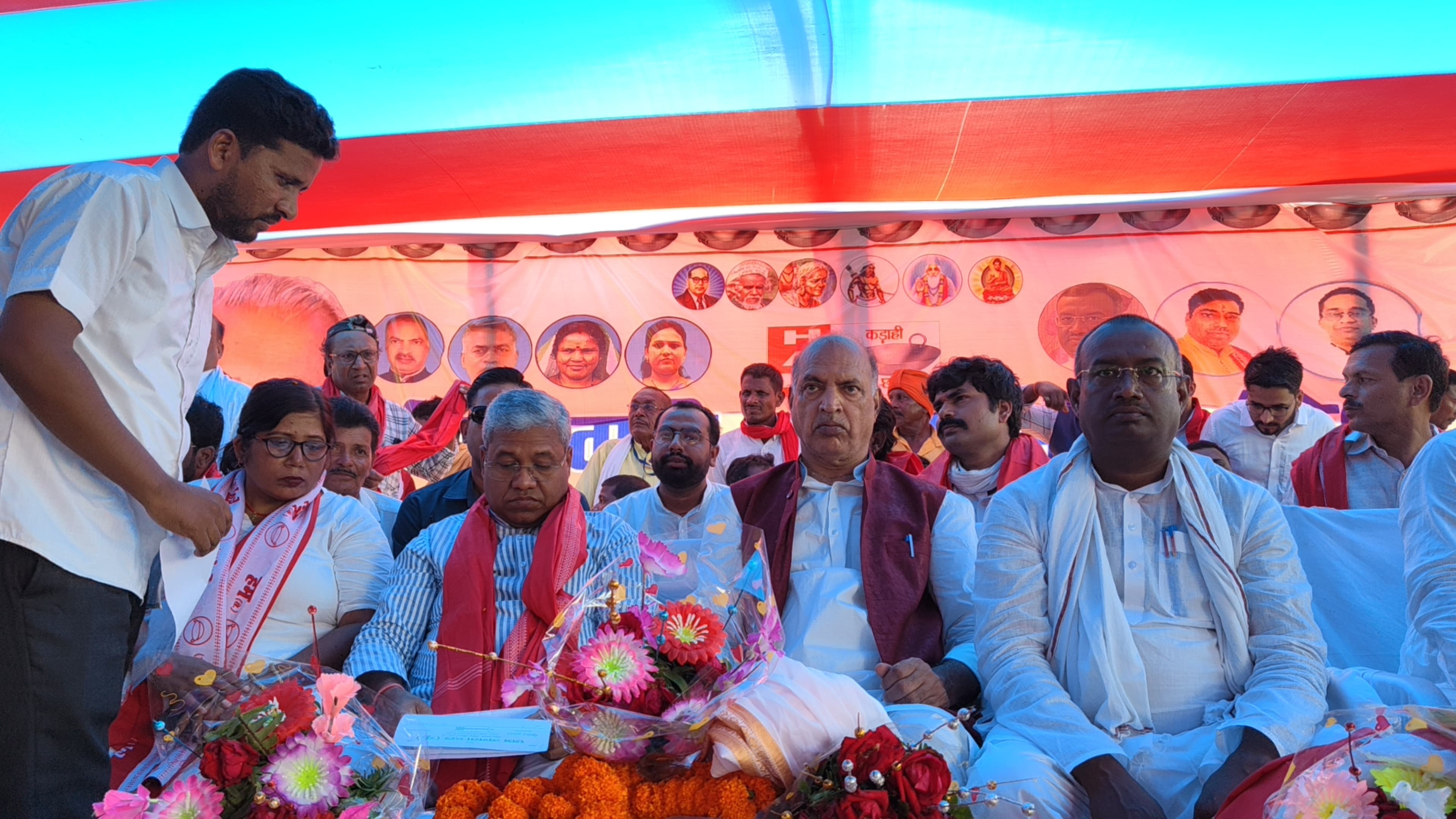 सम्मेलन में मंत्री सम्मेलन में मंत्री
