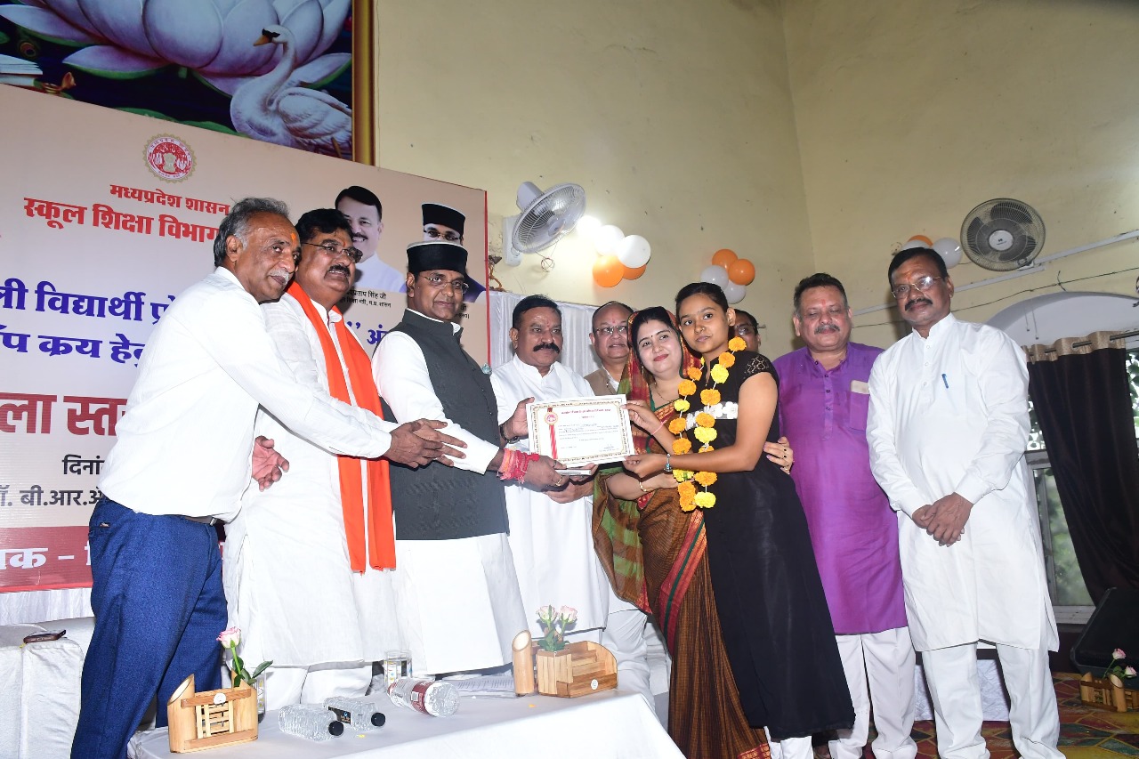 हरदा जिले के 652 विद्यार्थियों के खाते में लेपटॉप की राशि अंतरित हरदा जिले के 652 विद्यार्थियों के खाते में लेपटॉप की राशि अंतरित