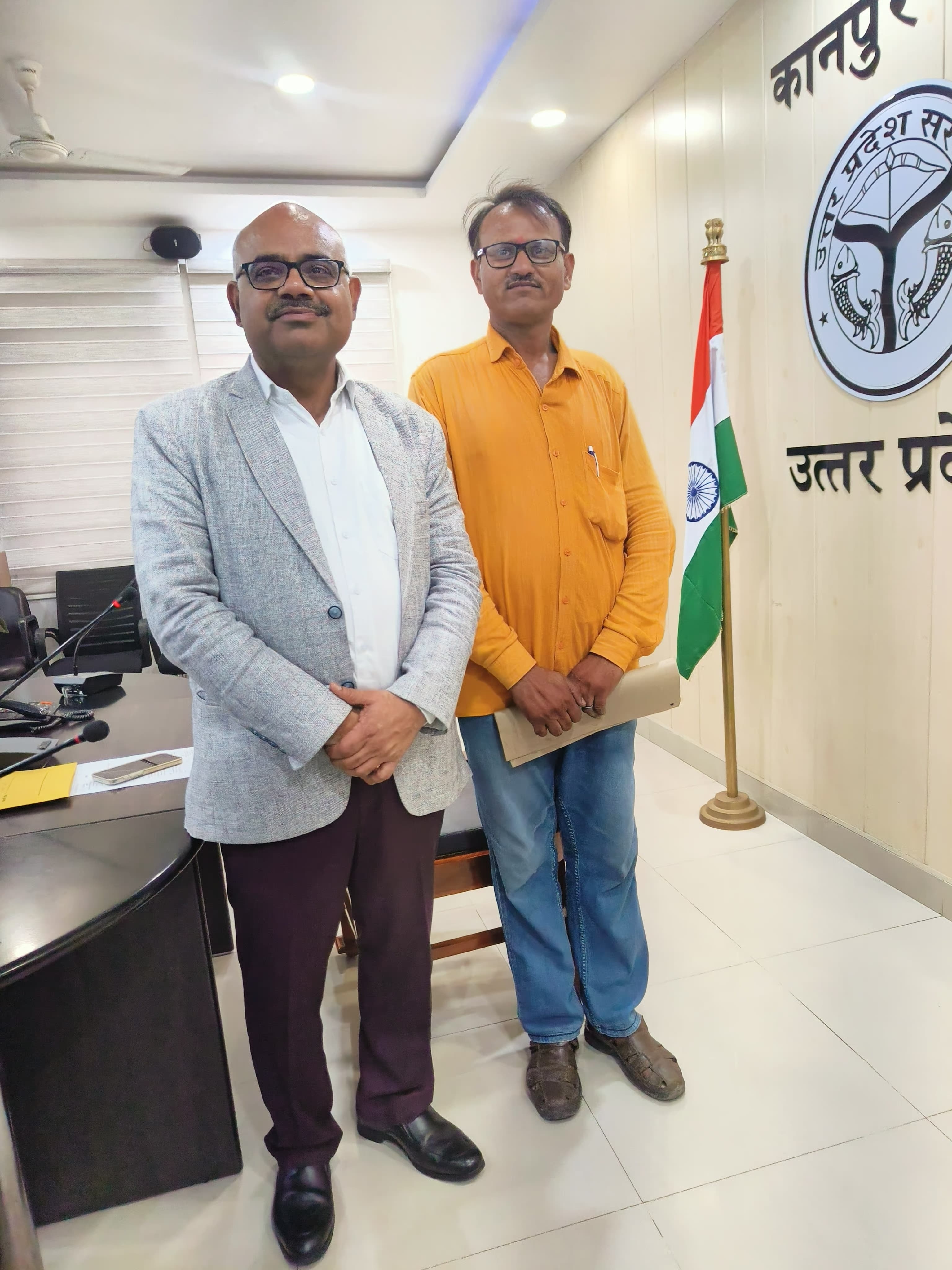 ई-रिक्शा चालकों को लाइसेंस व अन्य कागजात बनवाने में पूरी तरह से हो पारदर्शिता ई-रिक्शा चालकों को लाइसेंस व अन्य कागजात बनवाने में पूरी तरह से हो पारदर्शिता