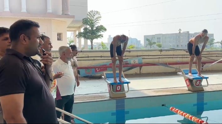 बहादुरगढ़ स्थित चैंपियंस एक्वेटिक एकेडमी में चयन प्रक्रिया में भाग लेते हुए तैराक। बहादुरगढ़ स्थित चैंपियंस एक्वेटिक एकेडमी में चयन प्रक्रिया में भाग लेते हुए तैराक।