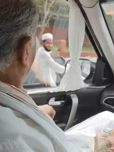 पूर्व सीएम गहलोत ने बिना हेलमेट बाइक सवारों को टोका पूर्व सीएम गहलोत ने बिना हेलमेट बाइक सवारों को टोका