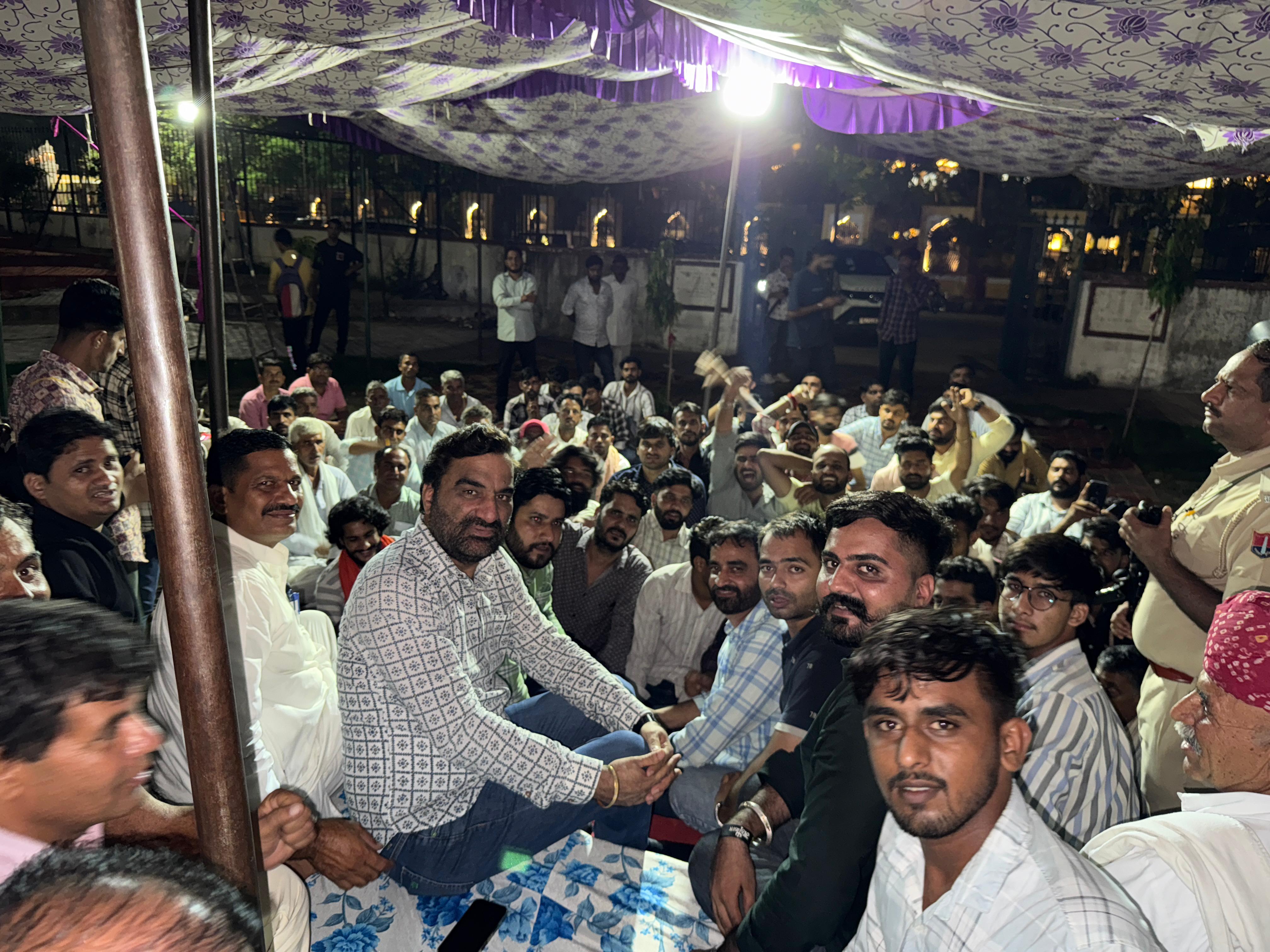 एसआई भर्ती को रद्द करवाने तथा आरपीएससी के पुनर्गठन की मांग को लेकर सरकार को झुकाएंगे:बेनीवाल एसआई भर्ती को रद्द करवाने तथा आरपीएससी के पुनर्गठन की मांग को लेकर सरकार को झुकाएंगे:बेनीवाल
