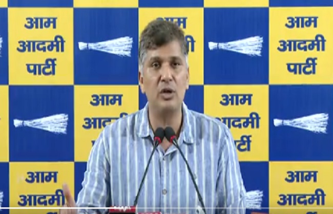 आआपा के दिल्ली प्रदेश अध्यक्ष सौरभ भारद्वाज पत्रकारों को संबोधित करते हुए आआपा के दिल्ली प्रदेश अध्यक्ष सौरभ भारद्वाज पत्रकारों को संबोधित करते हुए