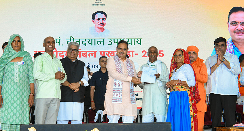 राज्य सरकार आमजन से किए हर वादे को कर रही पूरा, अंतिम व्यक्ति तक पहुंच रहा योजनाओं का लाभ : मुख्यमंत्री राज्य सरकार आमजन से किए हर वादे को कर रही पूरा, अंतिम व्यक्ति तक पहुंच रहा योजनाओं का लाभ : मुख्यमंत्री