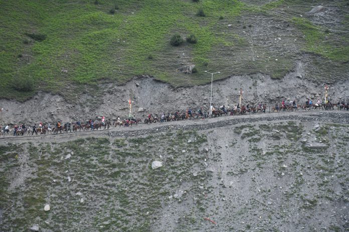 अमरनाथ यात्रा के लिए पहलगाम से श्रद्धालुओं का दूसरा जत्था हुआ रवाना अमरनाथ यात्रा के लिए पहलगाम से श्रद्धालुओं का दूसरा जत्था हुआ रवाना
