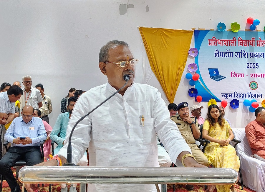 कार्यक्रम को संबोधित करते हुए मंत्री नारायण सिंह कुशवाह कार्यक्रम को संबोधित करते हुए मंत्री नारायण सिंह कुशवाह
