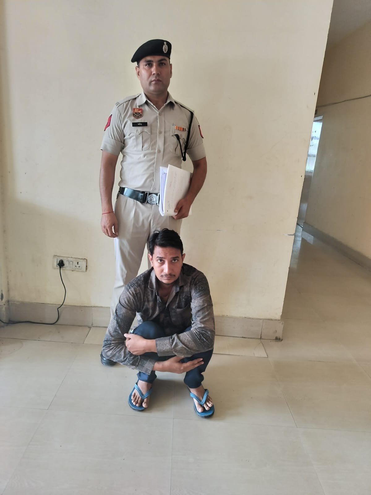 गिरफ्तार किया गया आरोपित गिरफ्तार किया गया आरोपित