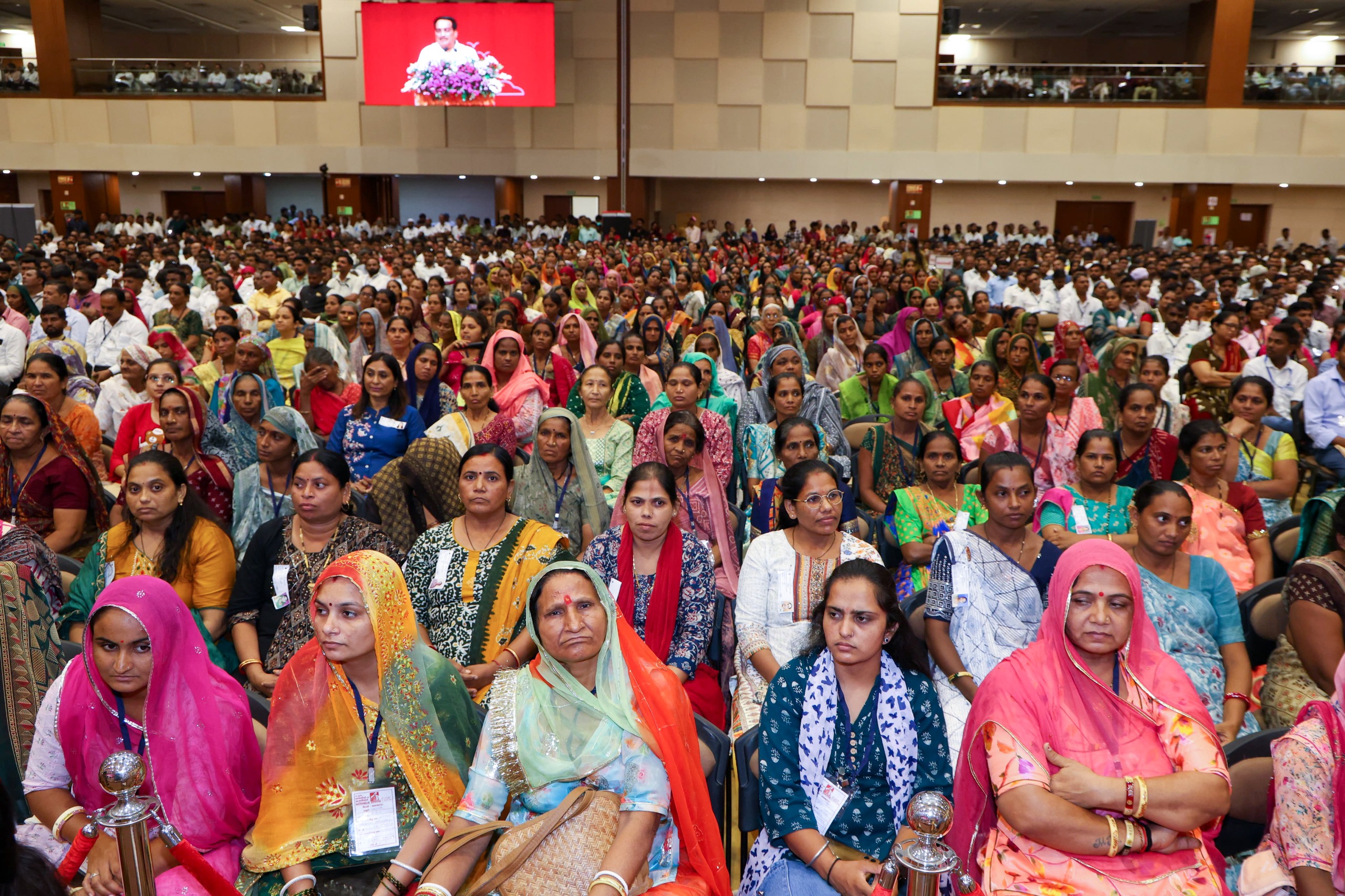 ગાંધીનગર ખાતે અભિવાદન કરવામાં આવ્યું ગાંધીનગર ખાતે અભિવાદન કરવામાં આવ્યું
