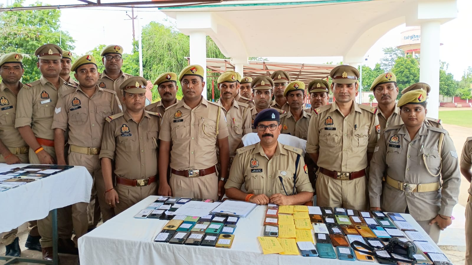 266 मोबाइल लौटे असली मालिकों के पास, पुलिस की ईमानदार कोशिश लाई रंग 266 मोबाइल लौटे असली मालिकों के पास, पुलिस की ईमानदार कोशिश लाई रंग