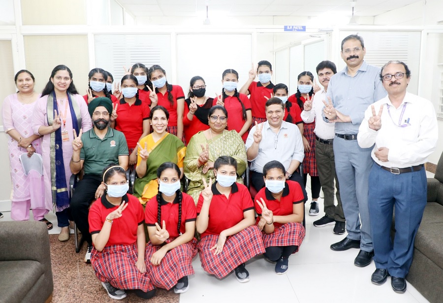 बालिका गृह की बेटियों ने मंत्री निर्मला भूरिया से की मुलाकात बालिका गृह की बेटियों ने मंत्री निर्मला भूरिया से की मुलाकात