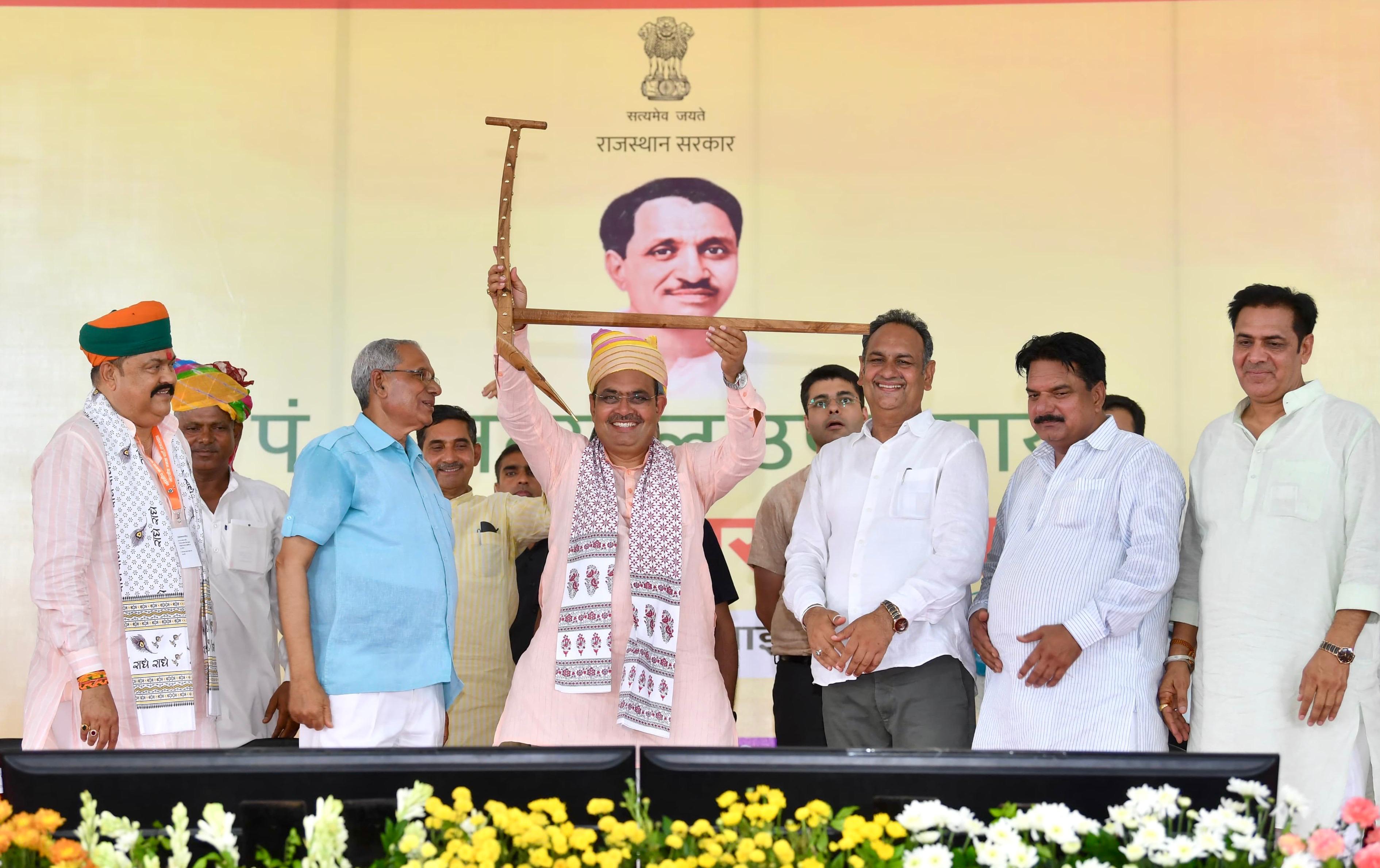 पंडित दीनदयाल उपाध्याय अन्त्योदय संबल पखवाड़ा कार्यक्रम में सीएम पंडित दीनदयाल उपाध्याय अन्त्योदय संबल पखवाड़ा कार्यक्रम में सीएम