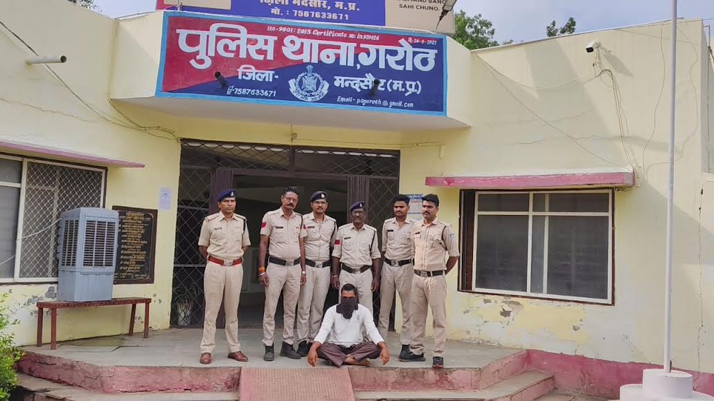 महिला का हत्यारा गिरफ्तार, लाश कब्र से निकालकर सौंपी परिजनों को महिला का हत्यारा गिरफ्तार, लाश कब्र से निकालकर सौंपी परिजनों को