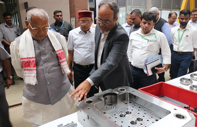 प्रेस को संबोधित करते हुए केंद्रीय एमएसएमई मंत्री जीतन राम मांझी प्रेस को संबोधित करते हुए केंद्रीय एमएसएमई मंत्री जीतन राम मांझी