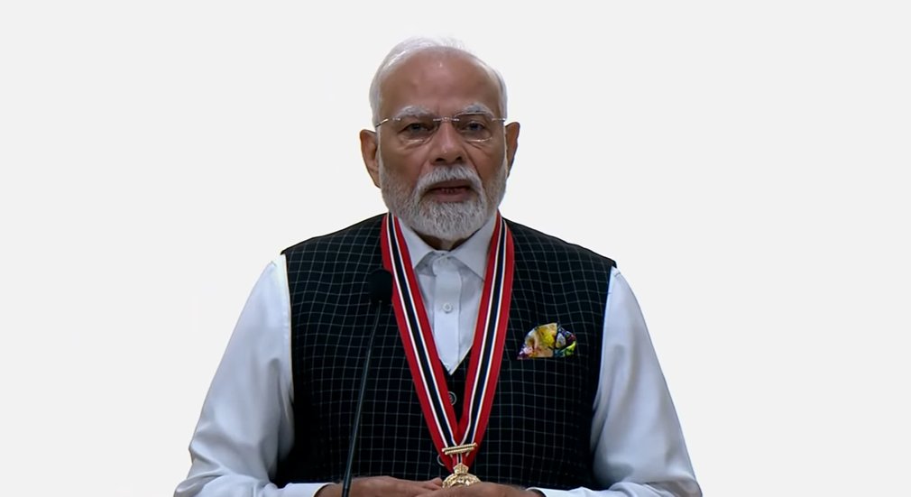 सम्मान समारोह में उदबोधन करते प्रधानमंत्री मोदी सम्मान समारोह में उदबोधन करते प्रधानमंत्री मोदी