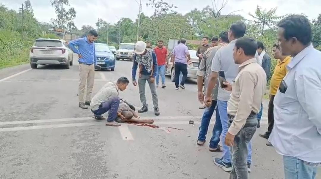 कोरबा: अज्ञात वाहन की चपेट में आकर SECL कर्मचारी गंभीर रूप से घायल कोरबा: अज्ञात वाहन की चपेट में आकर SECL कर्मचारी गंभीर रूप से घायल