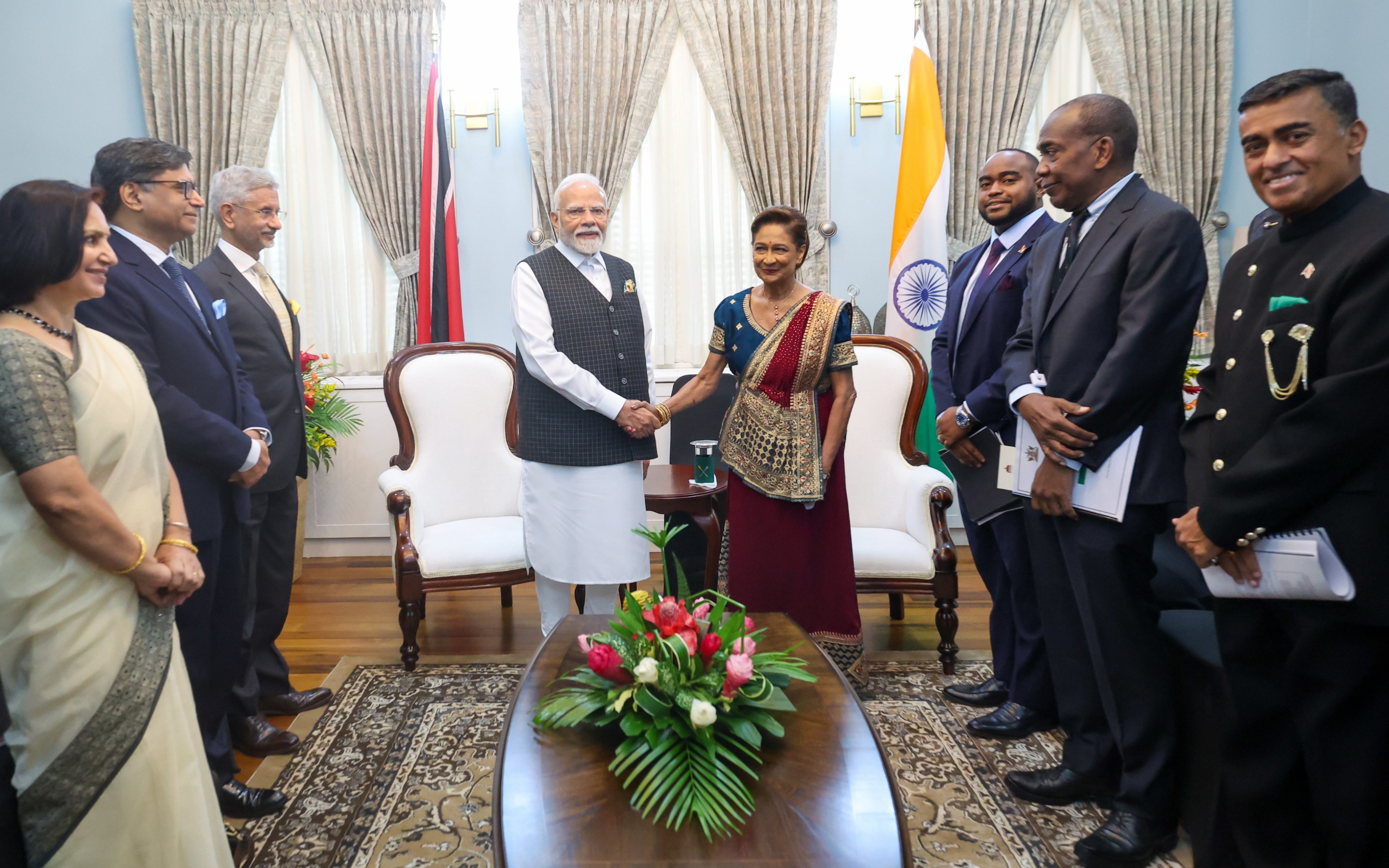 द्विपक्षीय बातचीत के दौरान दोनों देशों के प्रधानमंत्री द्विपक्षीय बातचीत के दौरान दोनों देशों के प्रधानमंत्री