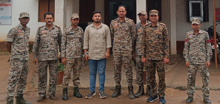 ब्लैकमेलिंग व दुष्कर्म का एक आराेपित गिरफ्तार ब्लैकमेलिंग व दुष्कर्म का एक आराेपित गिरफ्तार