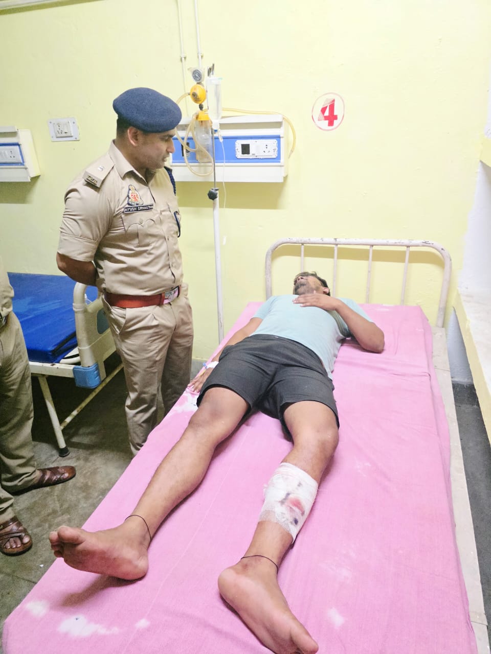 इलाज के दौरान लुटेरा इलाज के दौरान लुटेरा